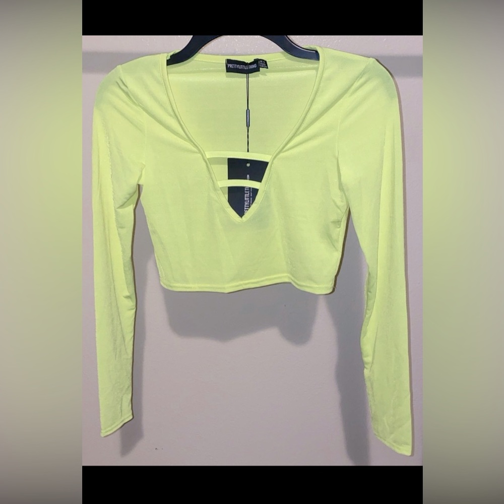 PrettyLittleThing Lime Long Sleeve Crop Top w/Cut Out Detail size 6